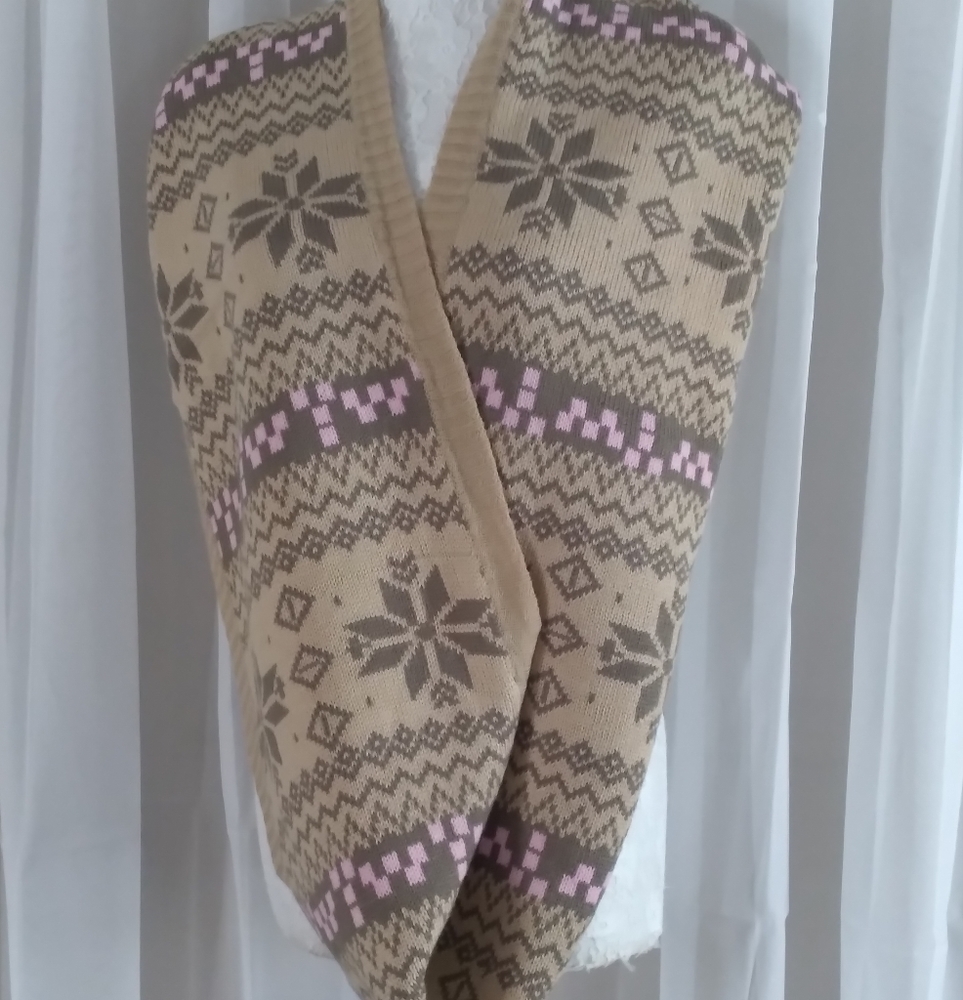 Evelyn K winter infinity scarf knitted beige printed